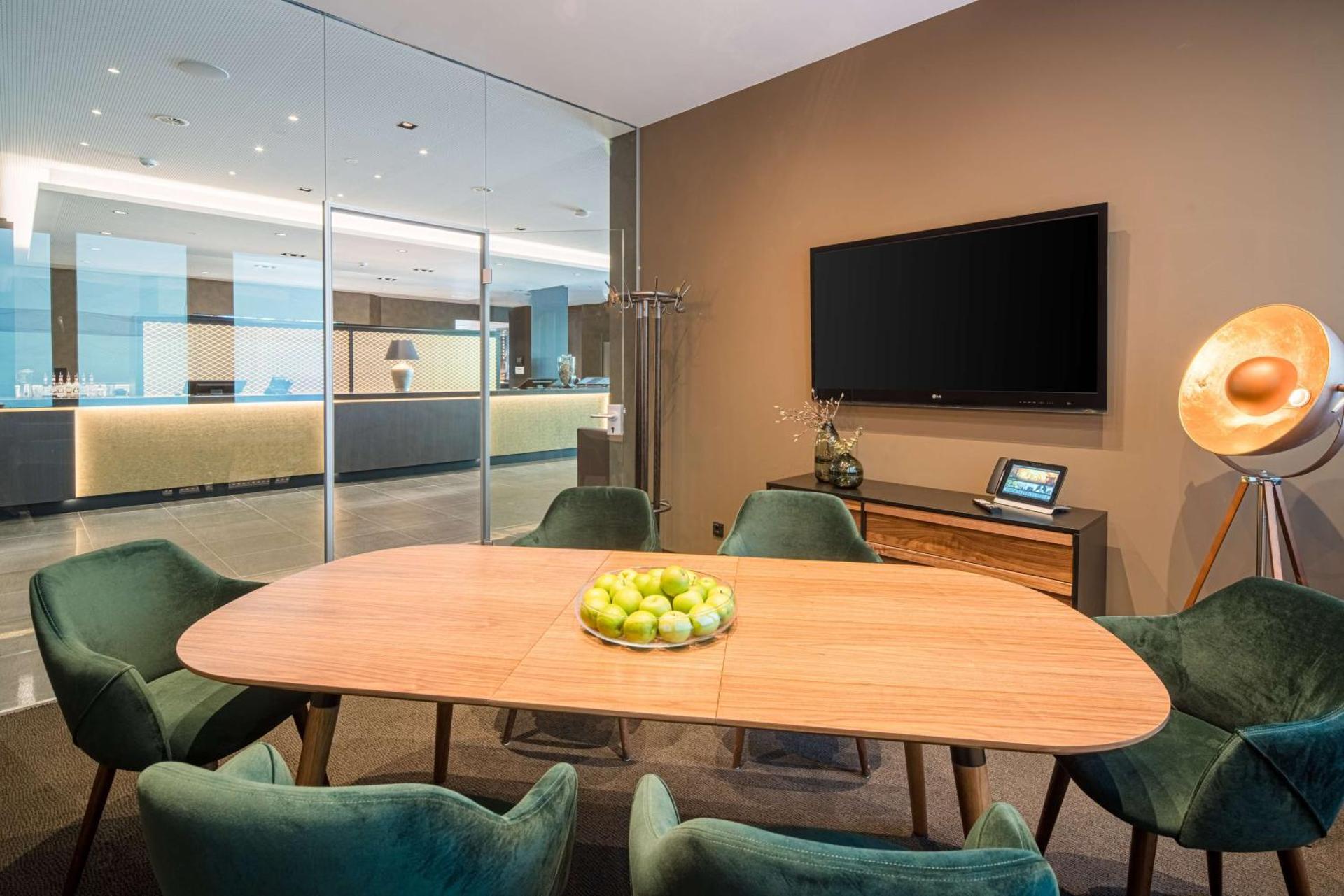 Meeting/conference room