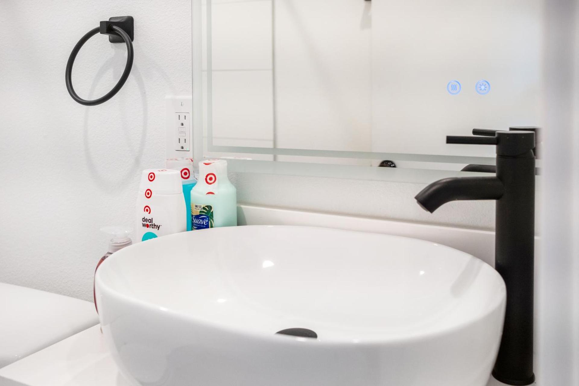 Urban Oasis in the Heart of LA Near USC & Major Attractions