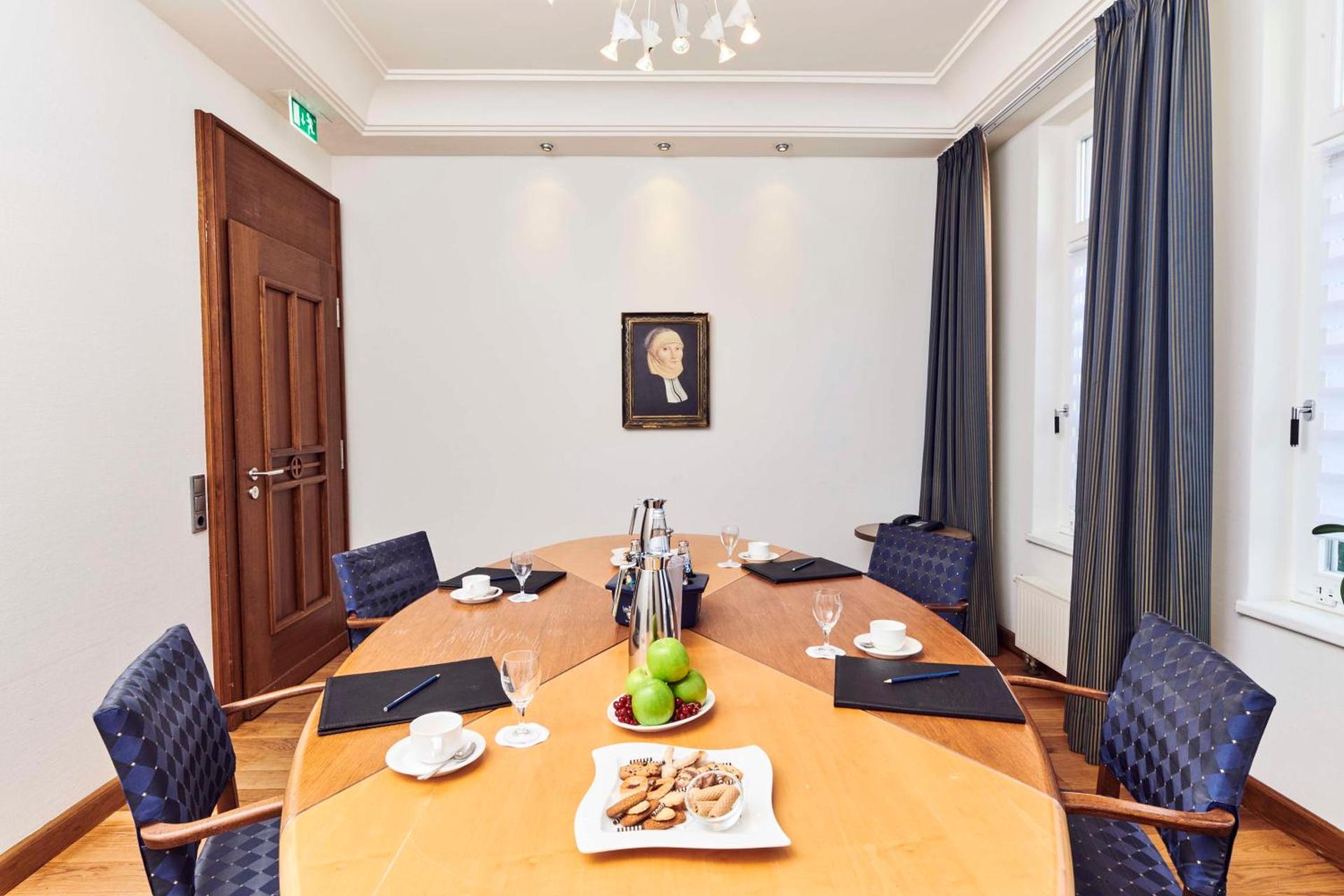 Meeting/conference room