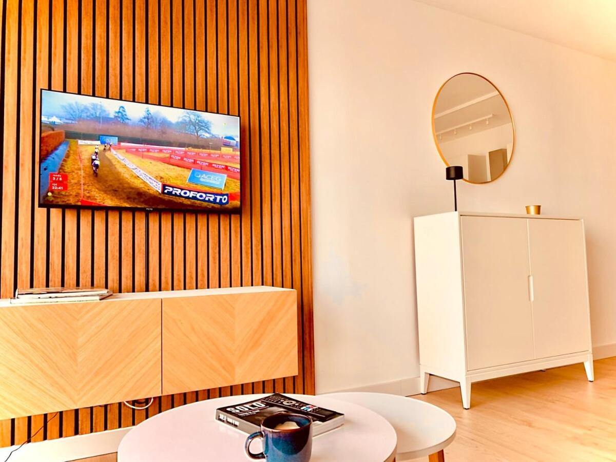 Enjoy and relax with a view of the sea