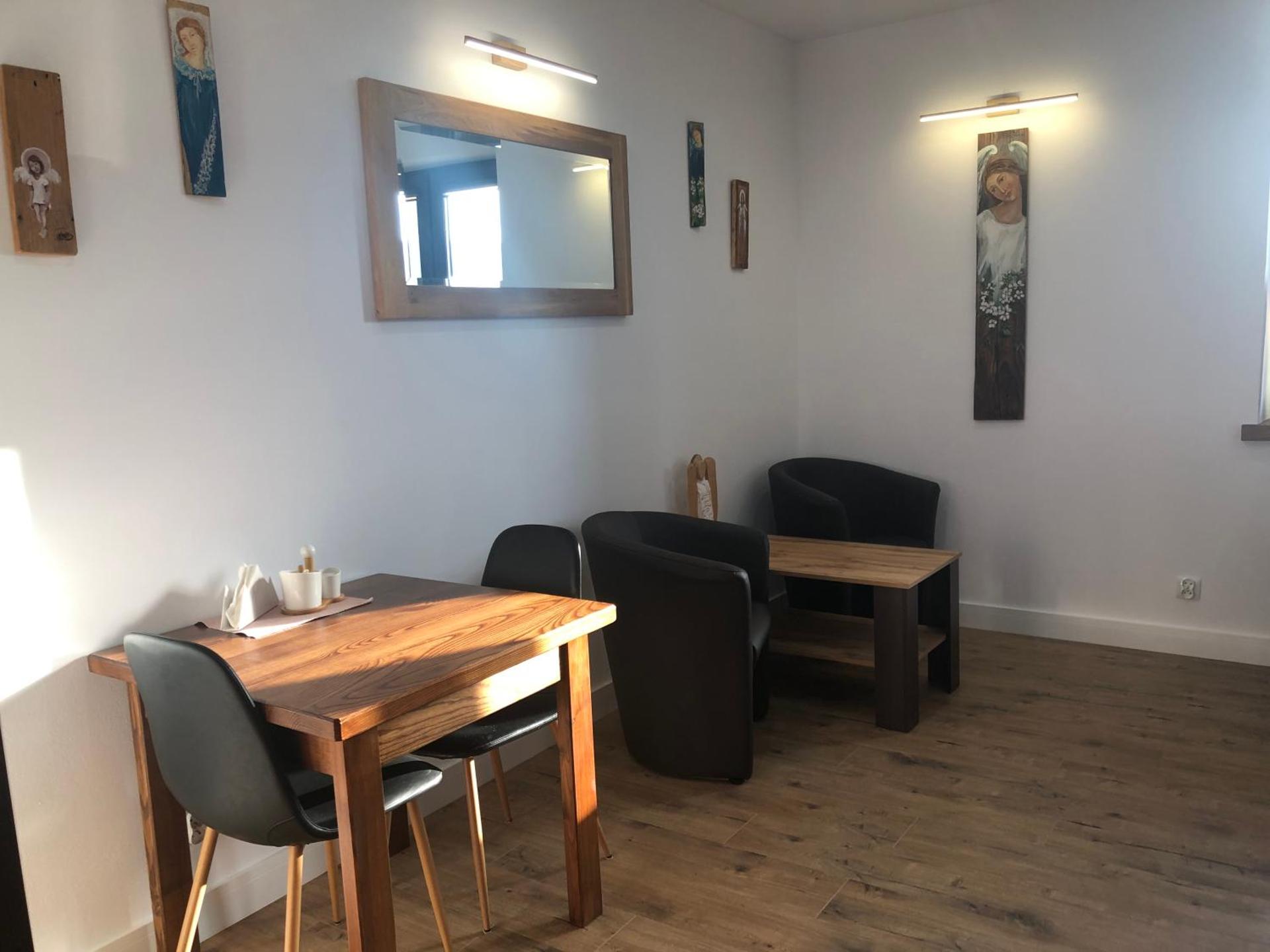 Smerek 119- Baza Przy Szlaku