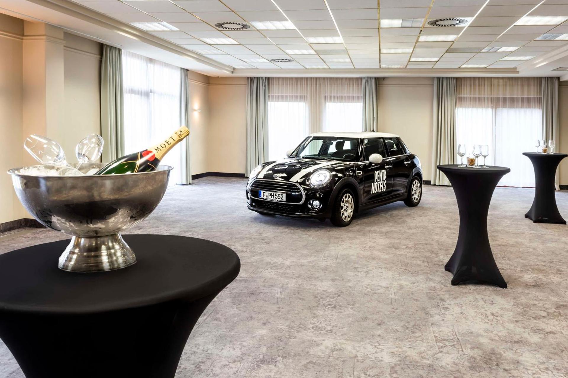 Meeting/conference room