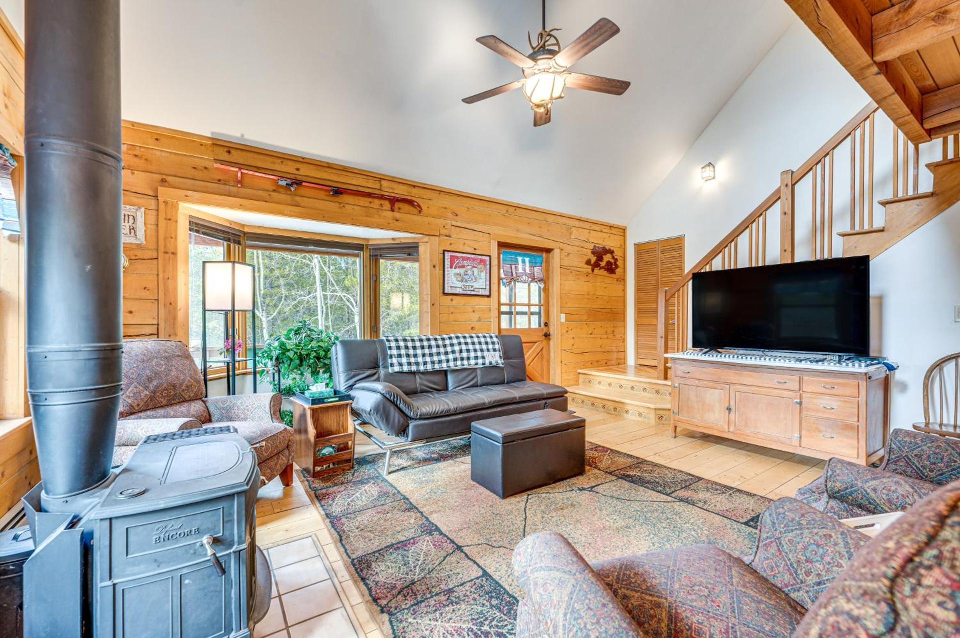 Deck, Fire Pit and Grill Log Cabin in Black Hawk