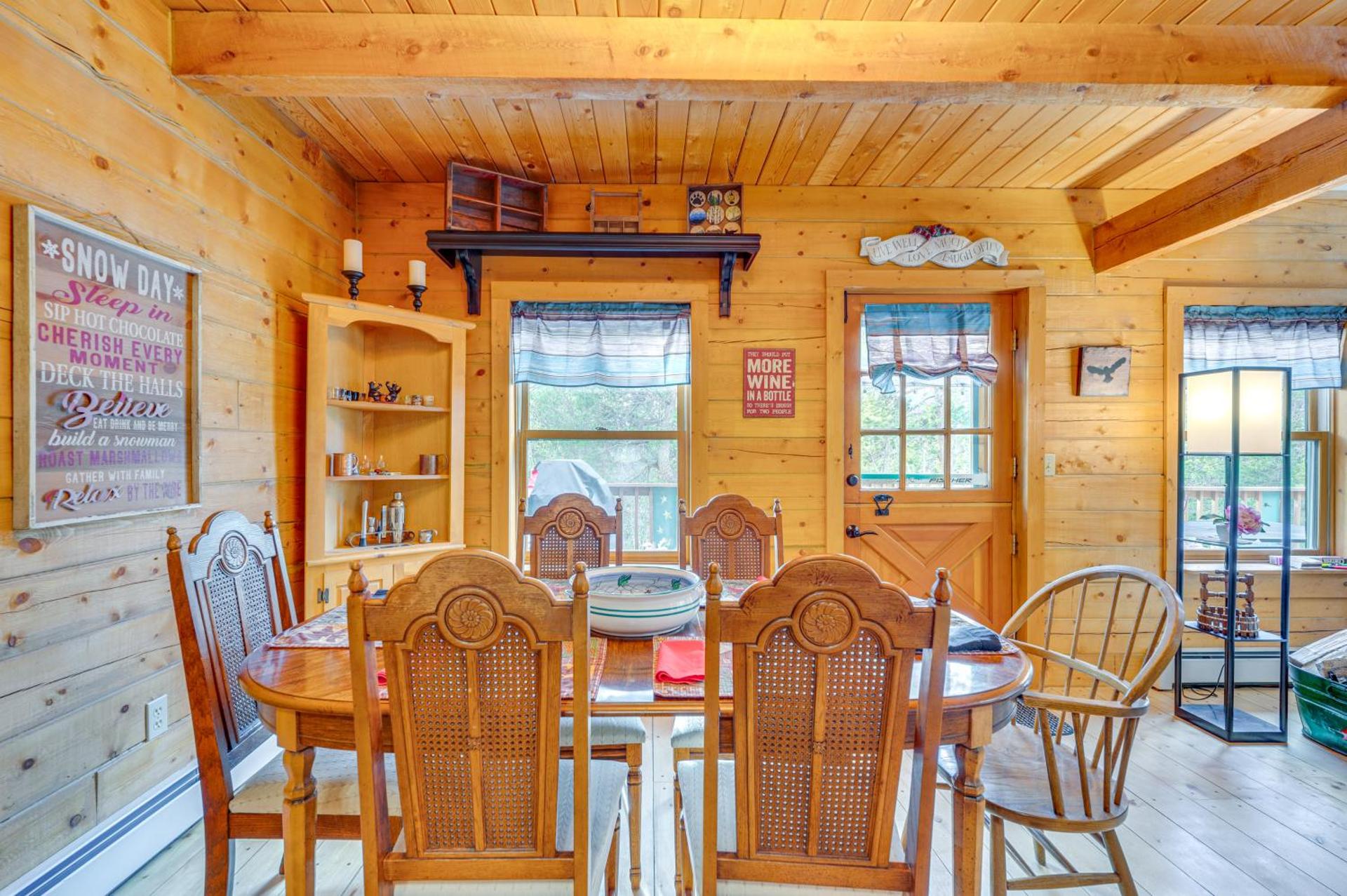 Deck, Fire Pit and Grill Log Cabin in Black Hawk