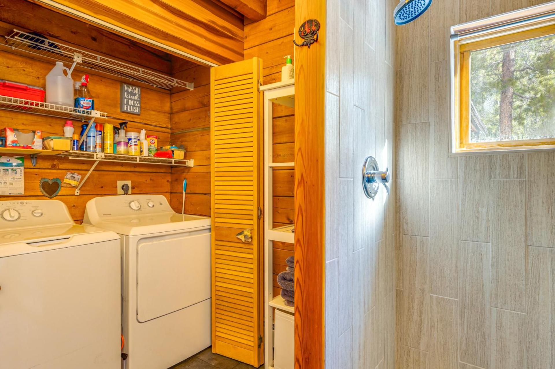 Deck, Fire Pit and Grill Log Cabin in Black Hawk