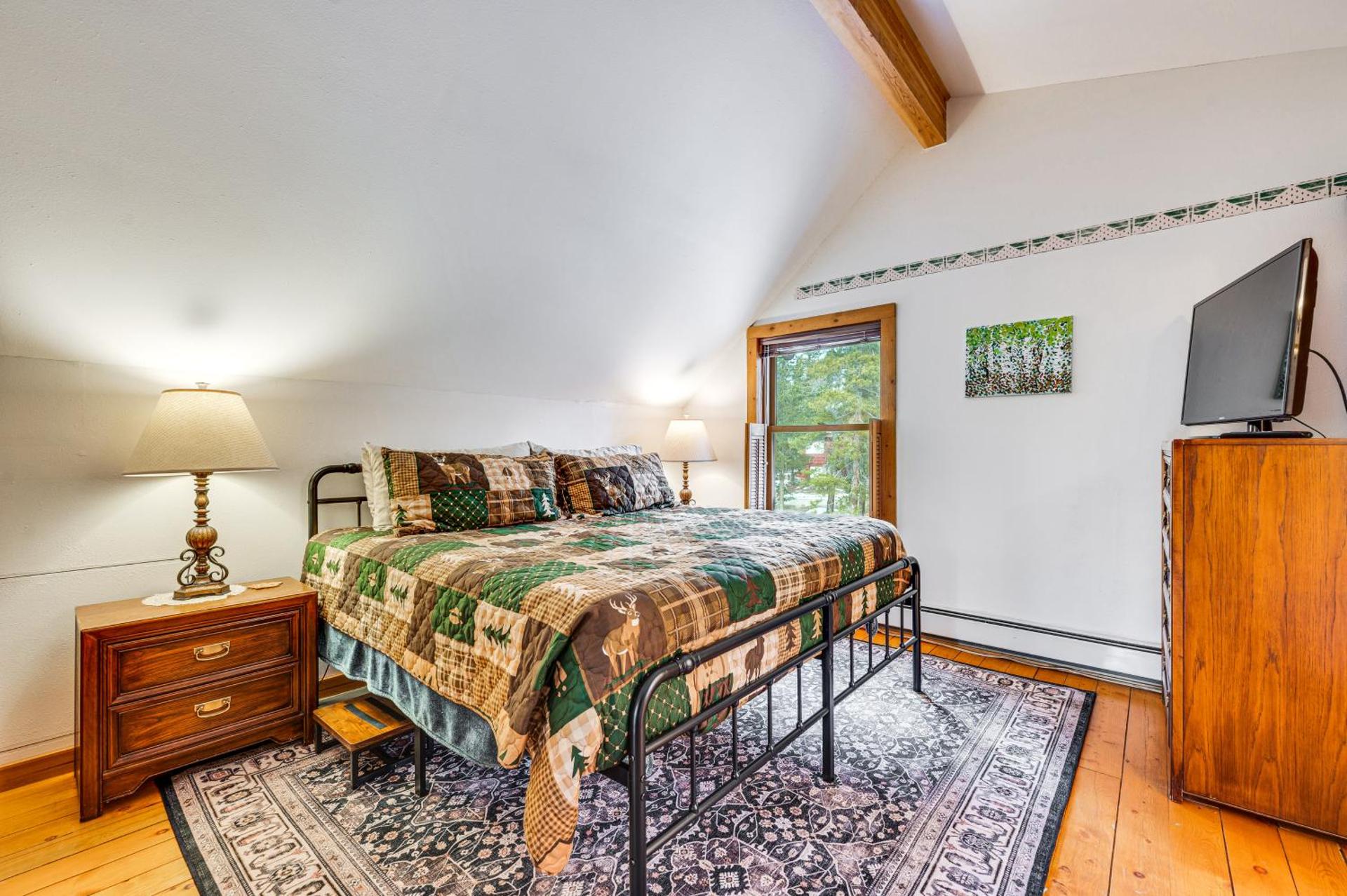 Deck, Fire Pit and Grill Log Cabin in Black Hawk