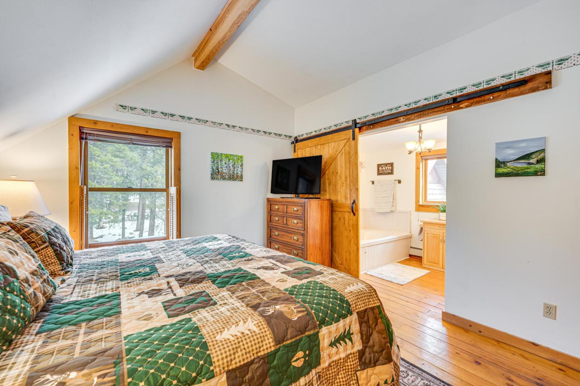 Deck, Fire Pit and Grill Log Cabin in Black Hawk