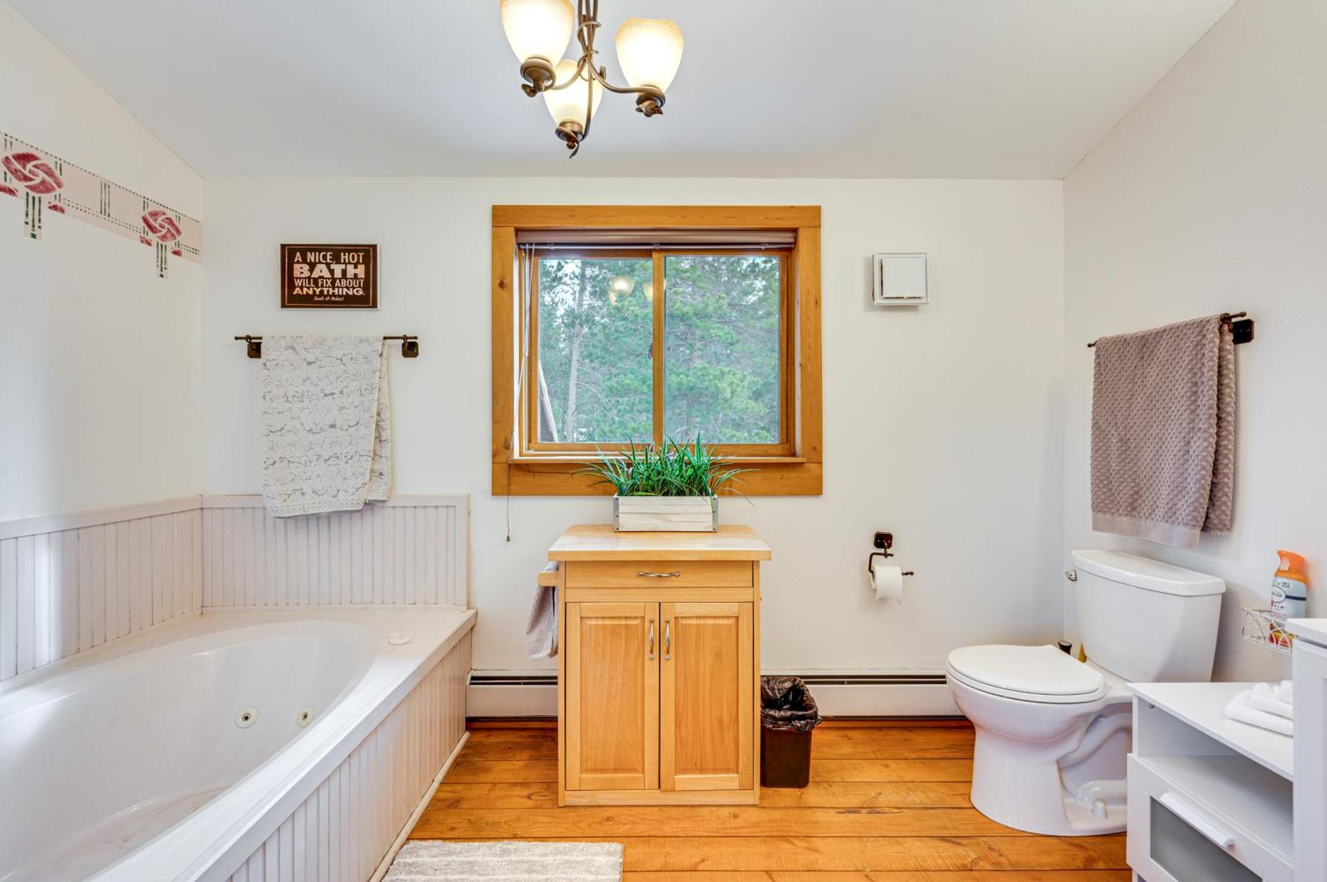 Deck, Fire Pit and Grill Log Cabin in Black Hawk