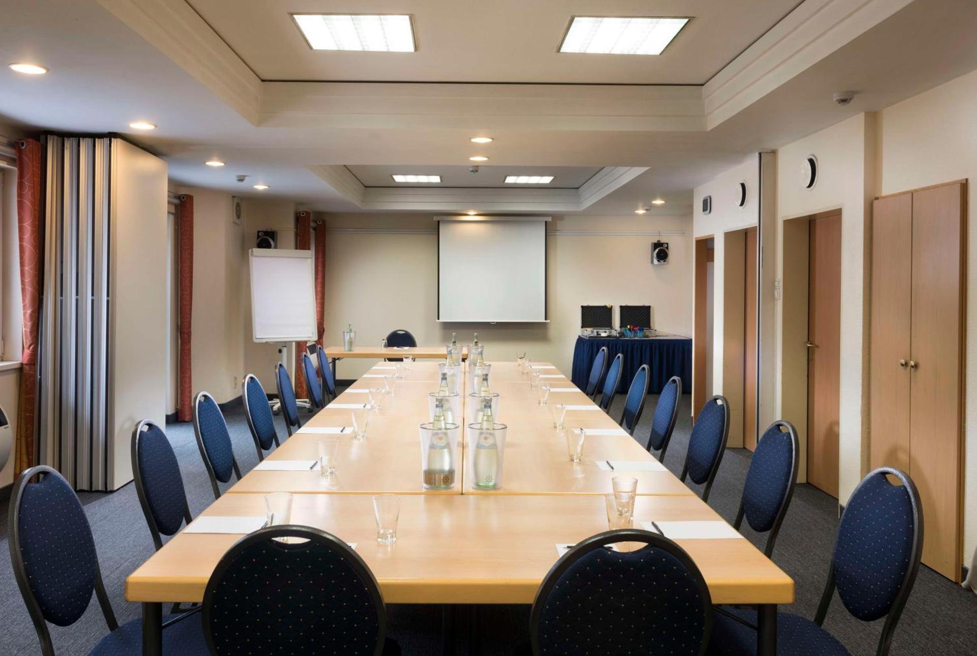 Meeting/conference room
