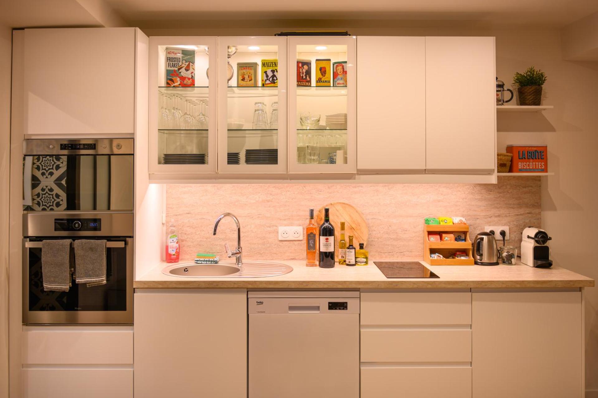 Kitchen or kitchenette