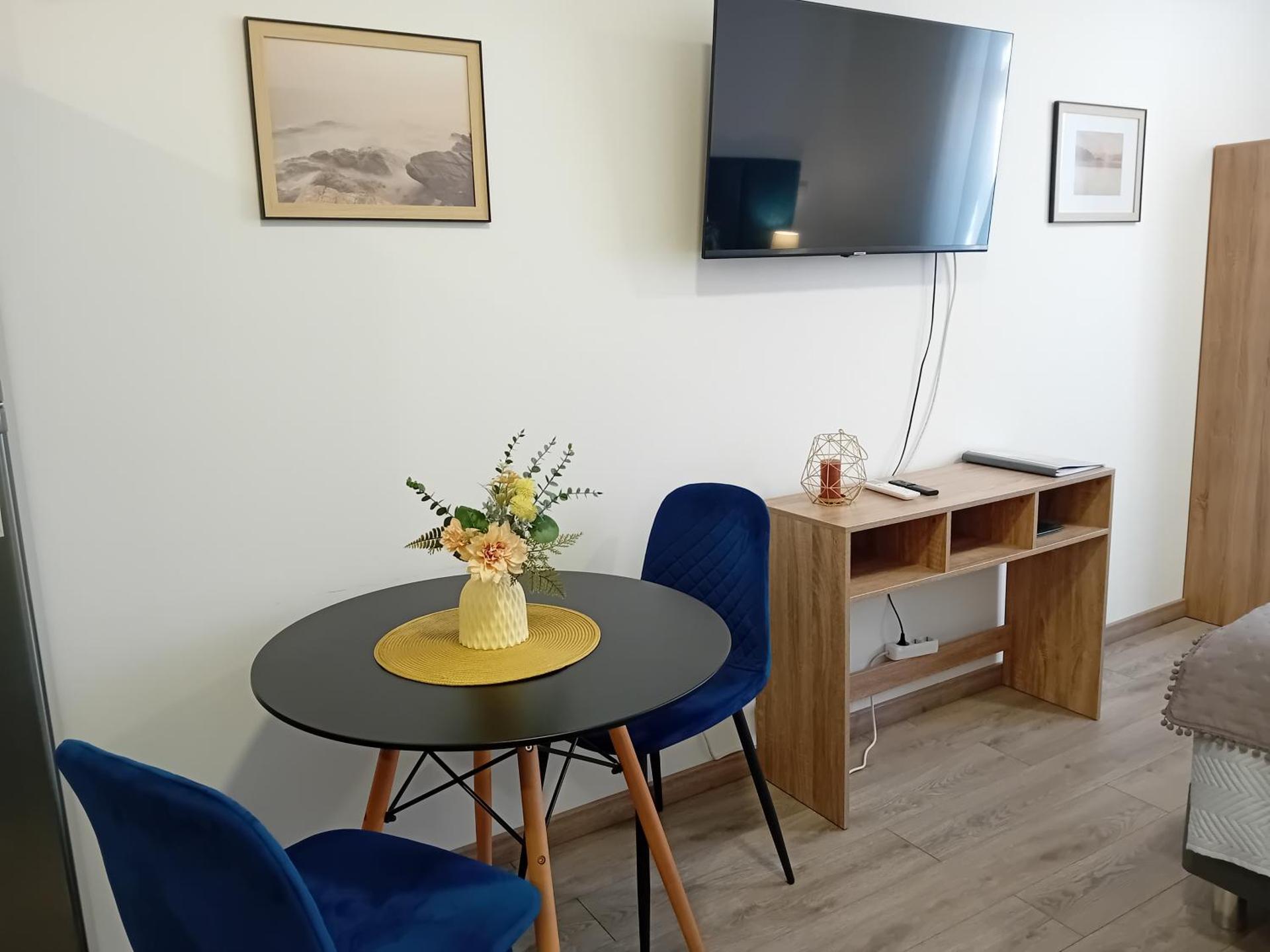 Studio - Puutarhanäkymä