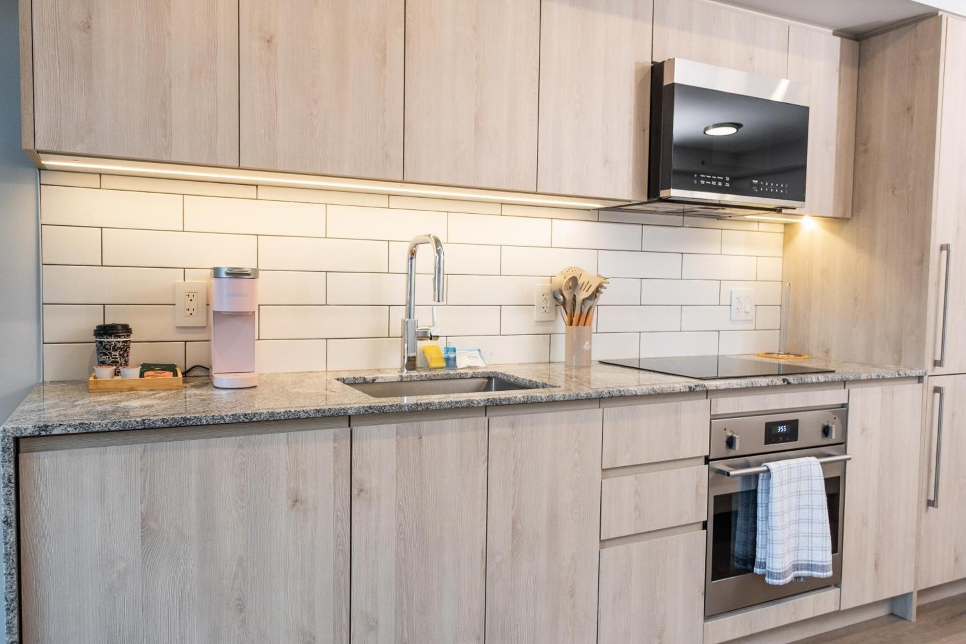 Downtown Center Silverstone Tower I and II Home in Vancouver