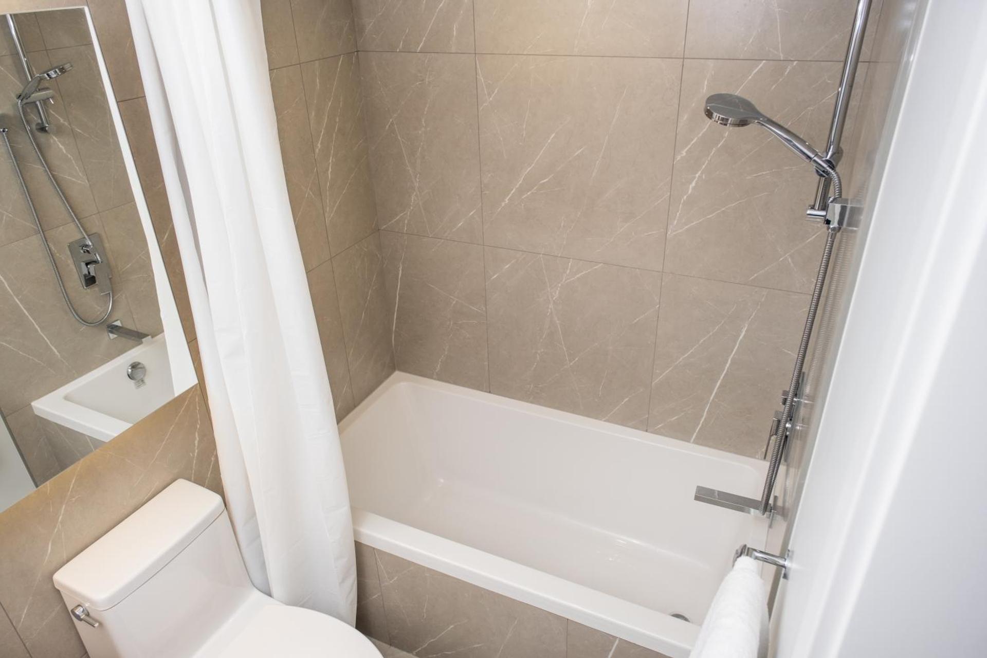 Downtown Center Silverstone Tower I and II Home in Vancouver