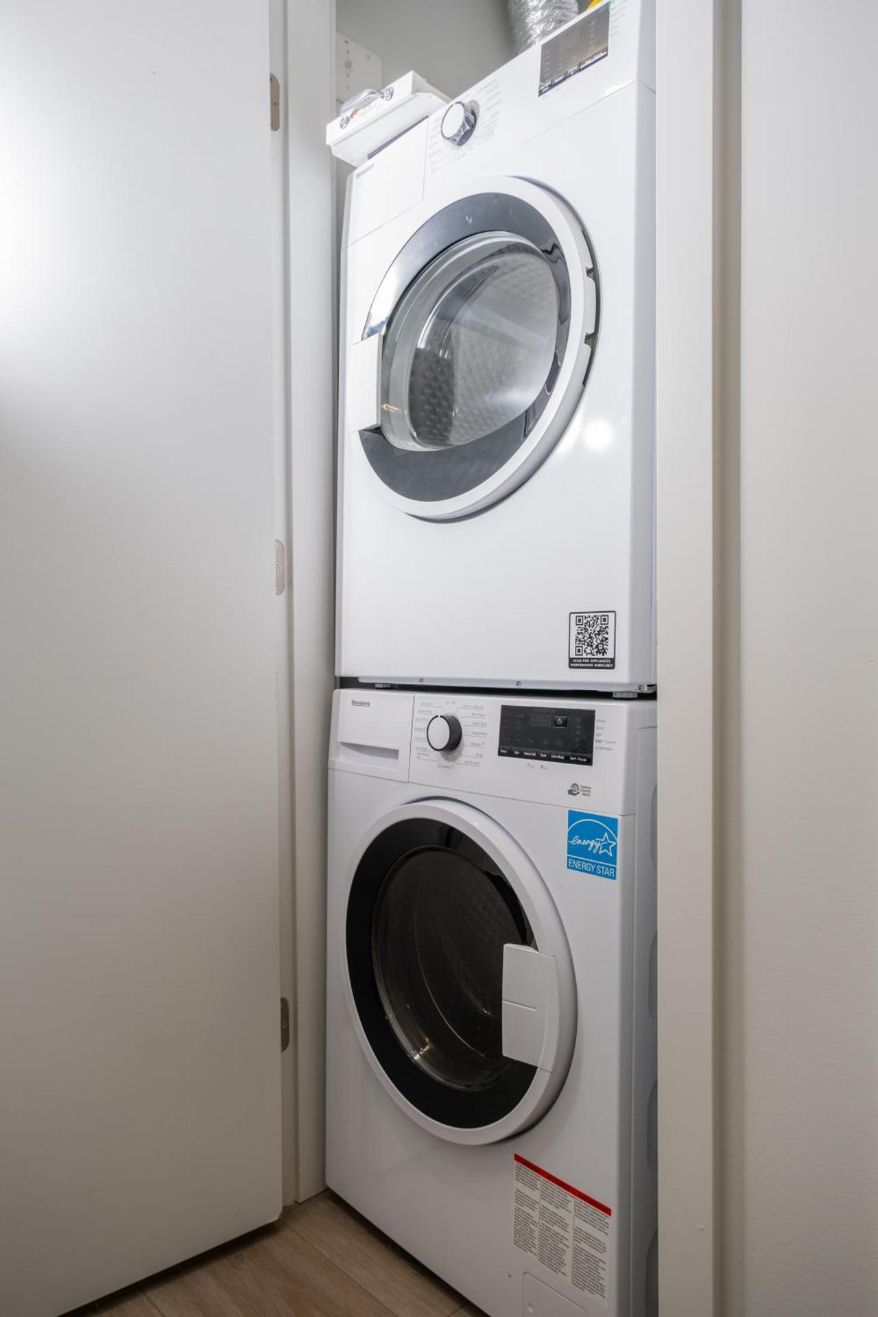 Downtown Center Silverstone Tower I and II Home in Vancouver