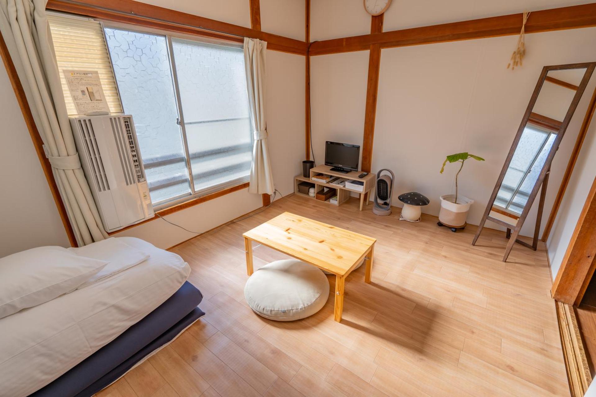 Kawamura Apartment 202