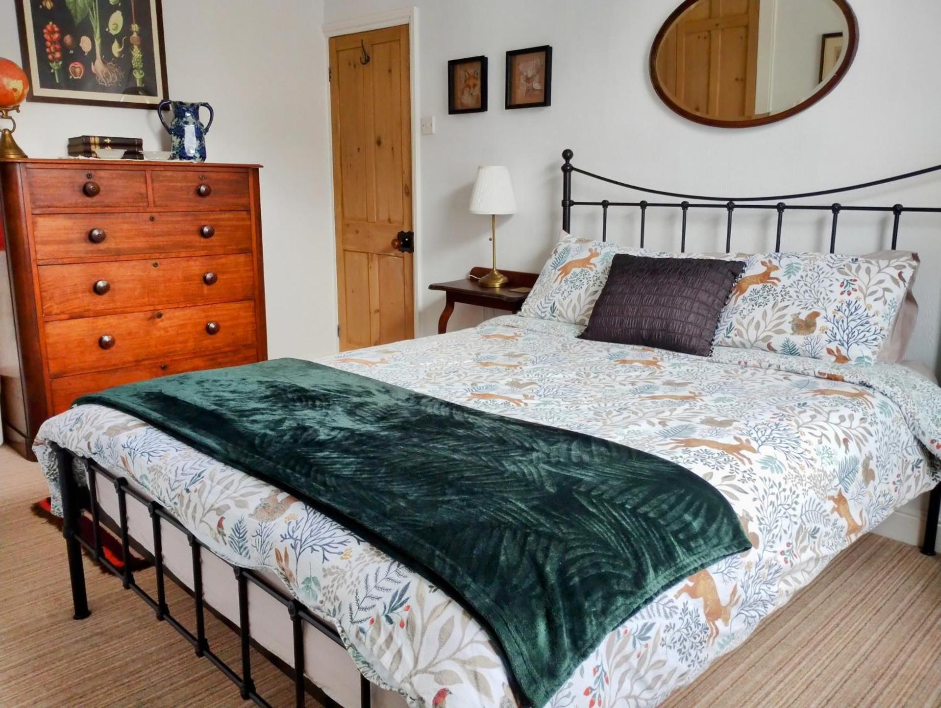 The Cobbles - Central, Parking, Netflix & Woodburner