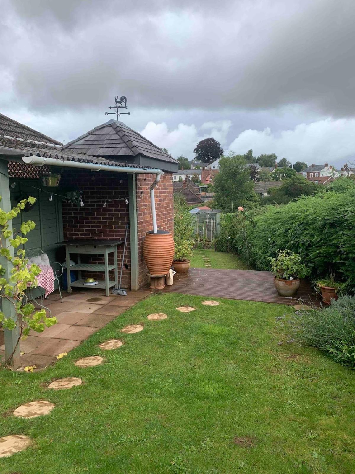 Luxury Shepherd's Hut and Hot Tub Retreat