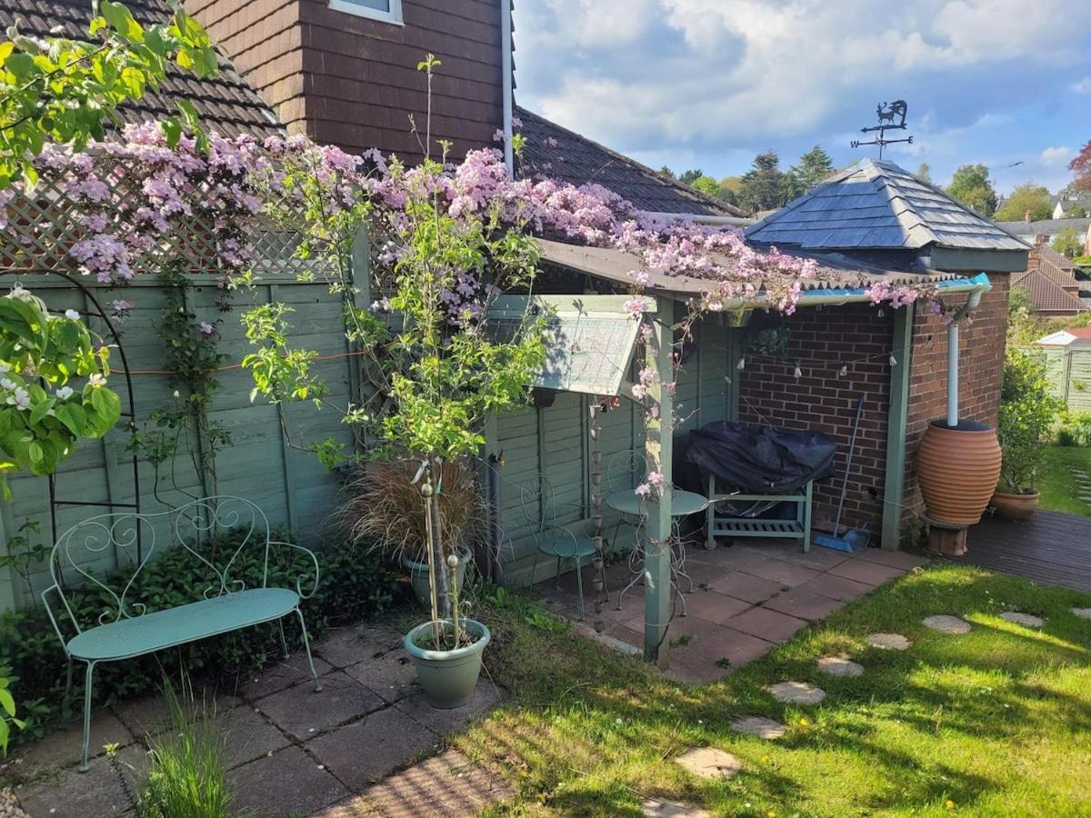 Luxury Shepherd's Hut and Hot Tub Retreat