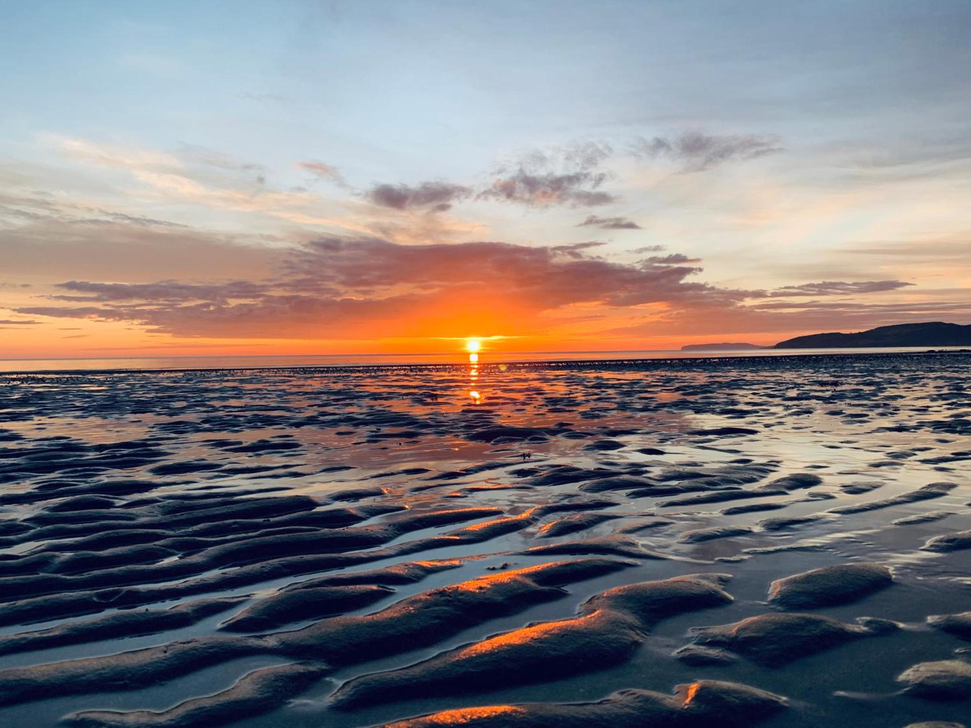 Apartment 3 Benllech with Sea views