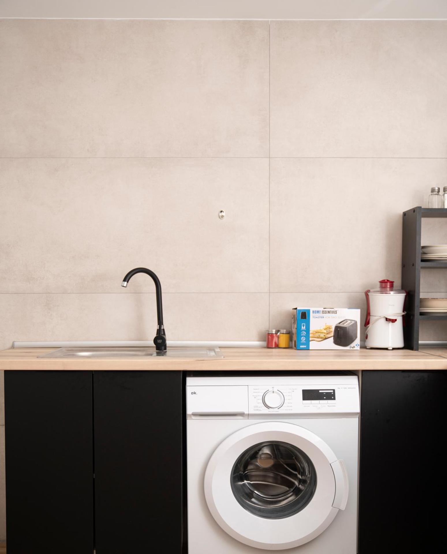 Alquibla relax y armonía con piscina junto a restaurantes y supermercados