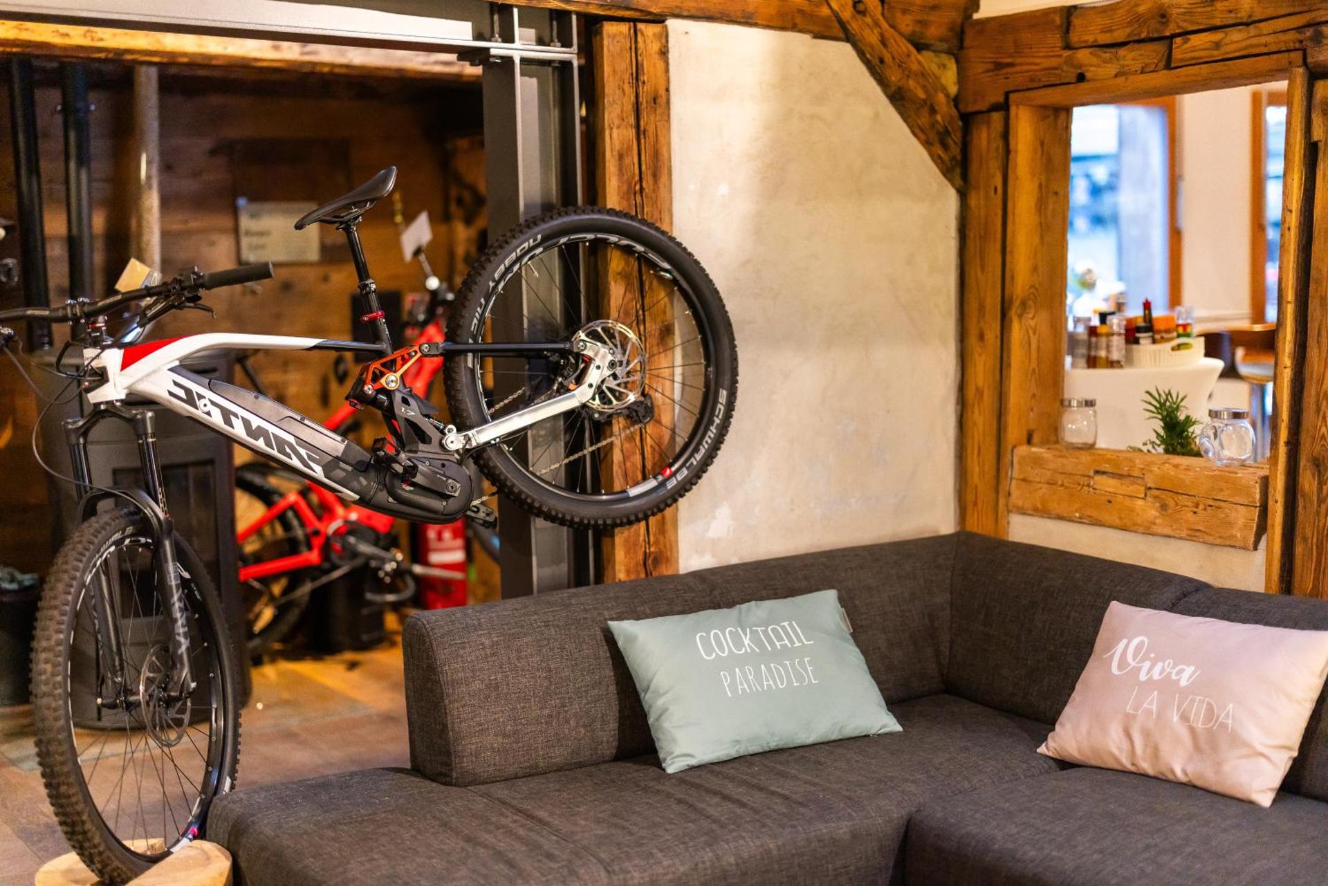 Communal lounge/ TV room