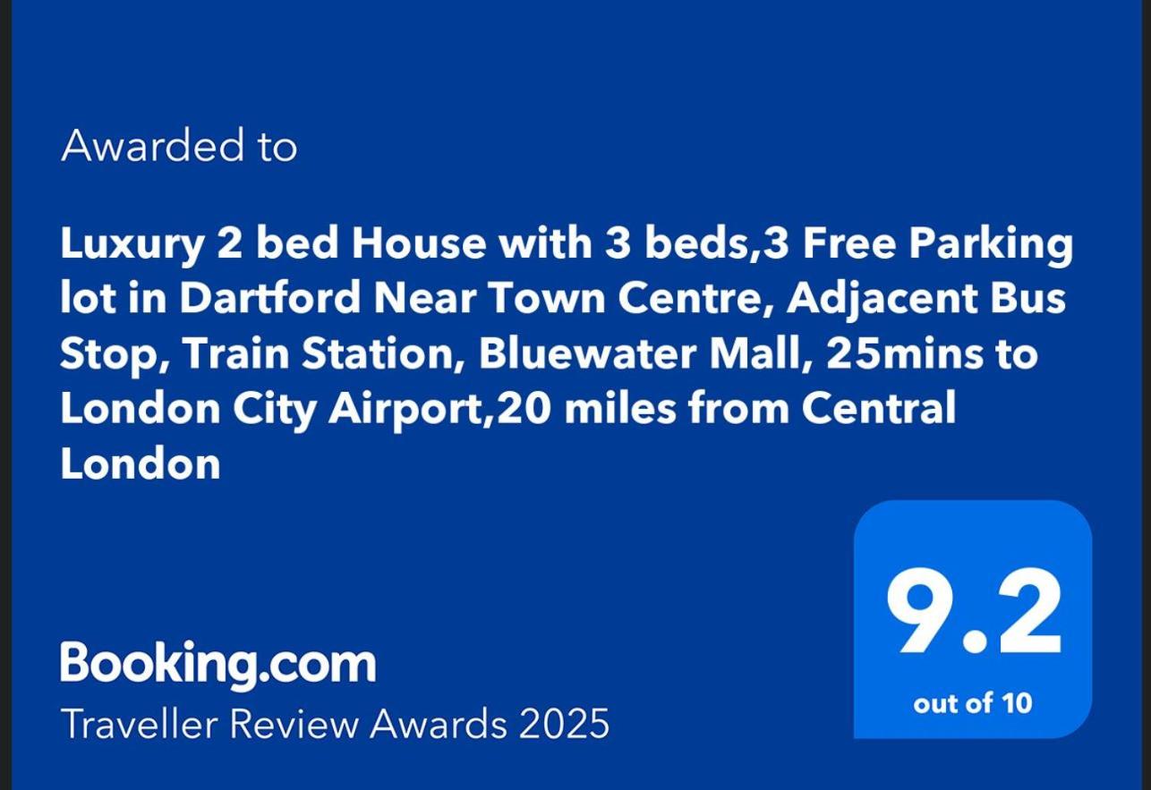 Luxury 2 bed House with 3 beds,3 Free Parking in Dartford Close To Town Centre, Opp Bus Stop, Train Station, Bluewater Mall, 25mins to London City Airport,Close to London