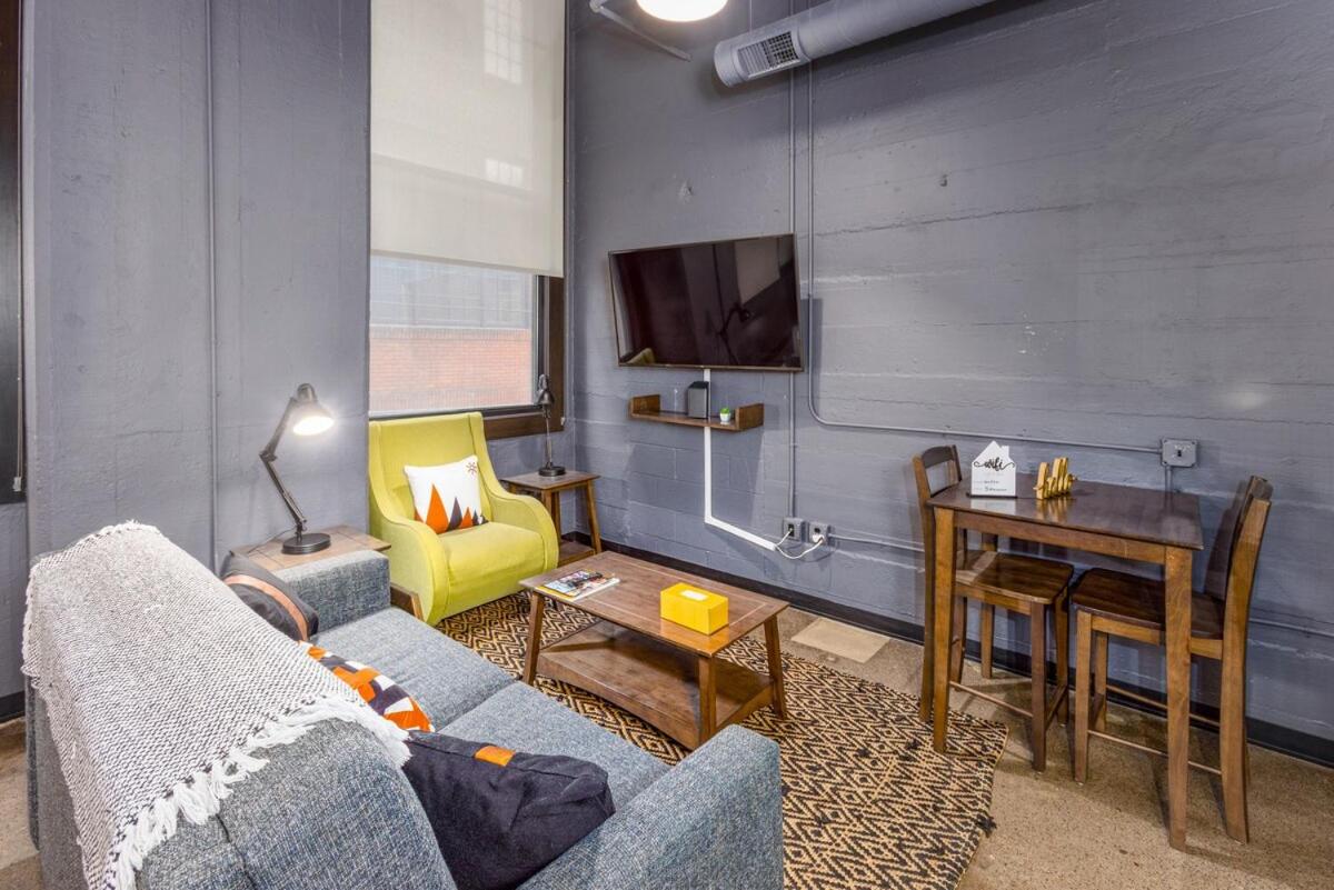 King Bed - Heart of PB - Jaw-Dropping Rooftop and Gym