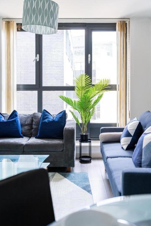 Lavish London Apartment - Secure with parking