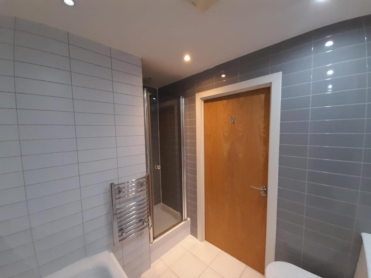 Lavish London Apartment - Secure with parking