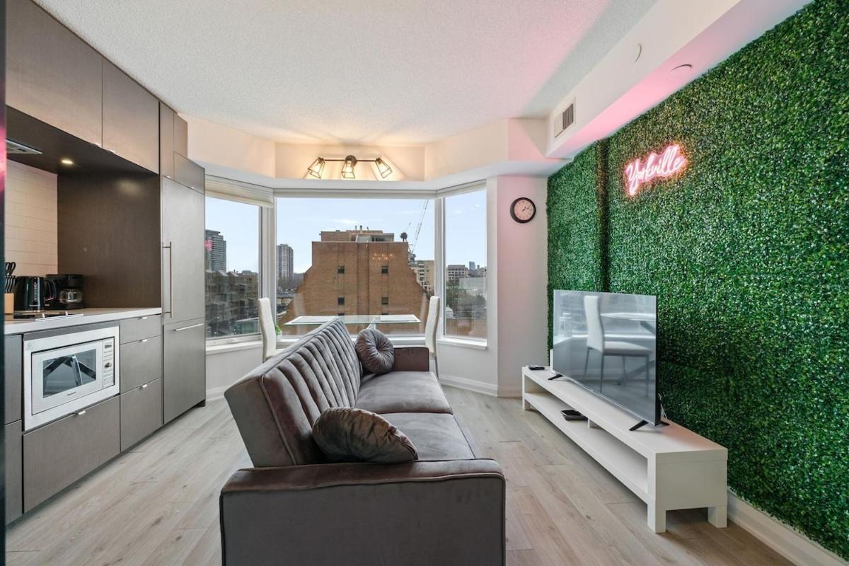 Luxurious Suite in Yorkville