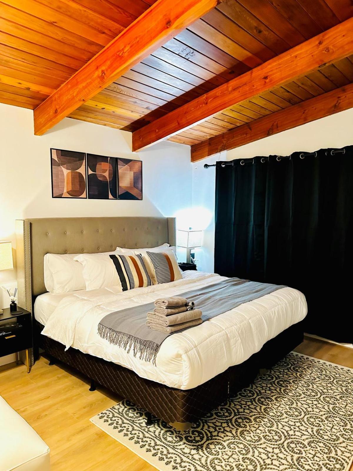 P&N Suites - DELUXE KING ROOM- PARIS