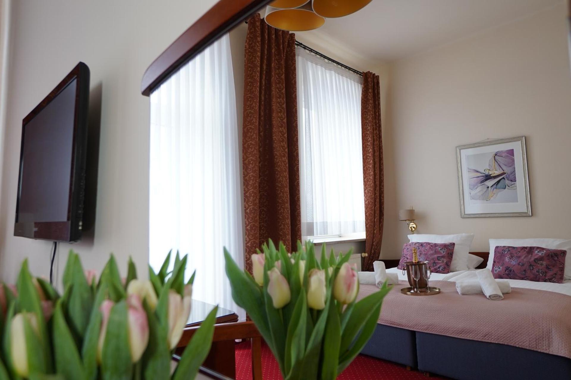 Communal lounge/ TV room