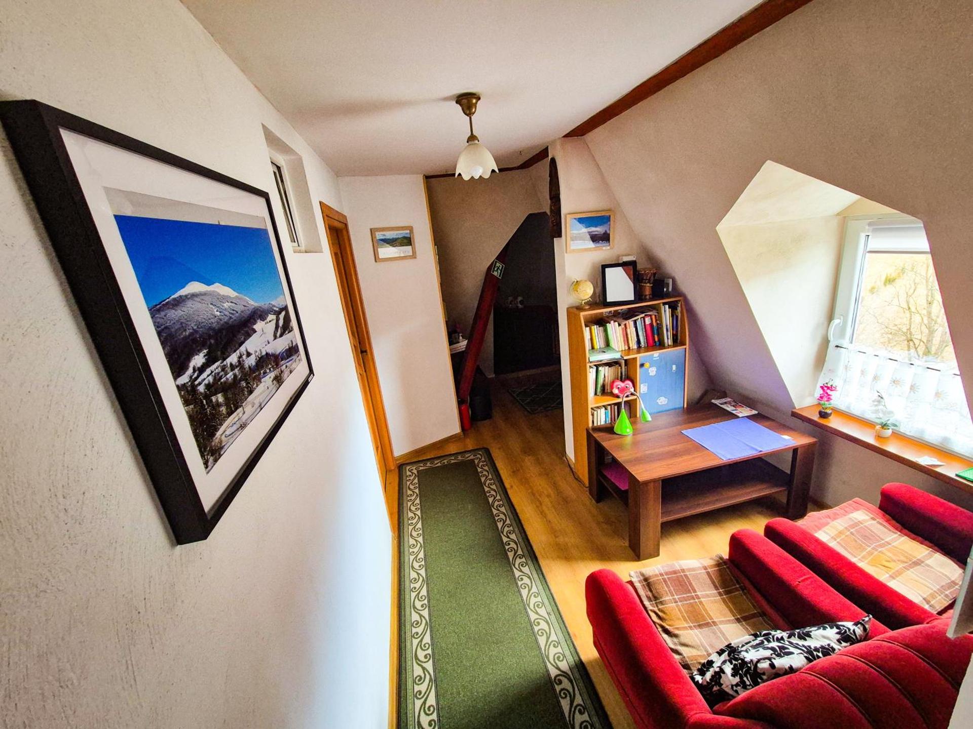 Communal lounge/ TV room