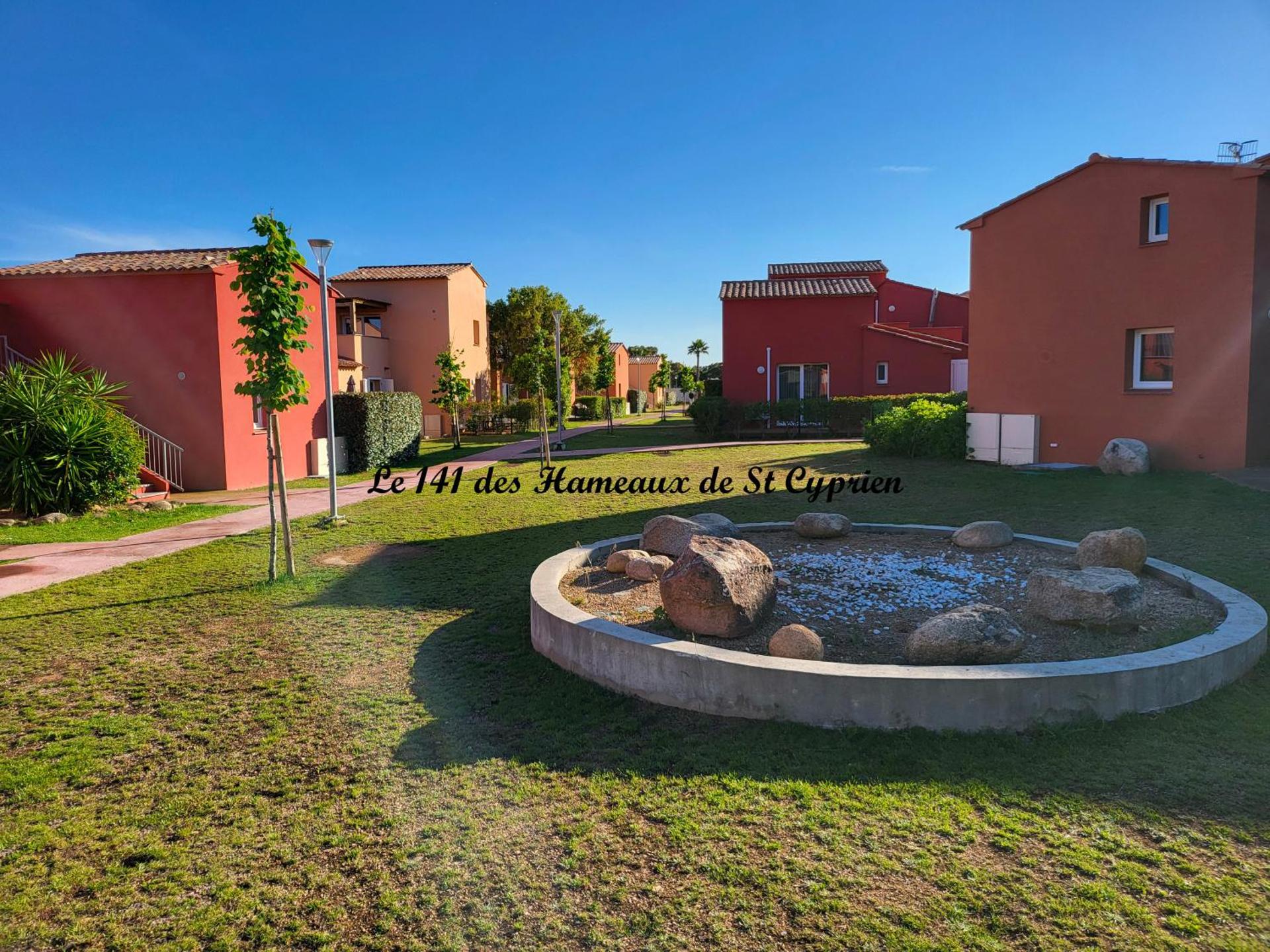 Joli T2 climatisé au calme à 10 mm de Porto-Vecchio dans une résidence de tourisme