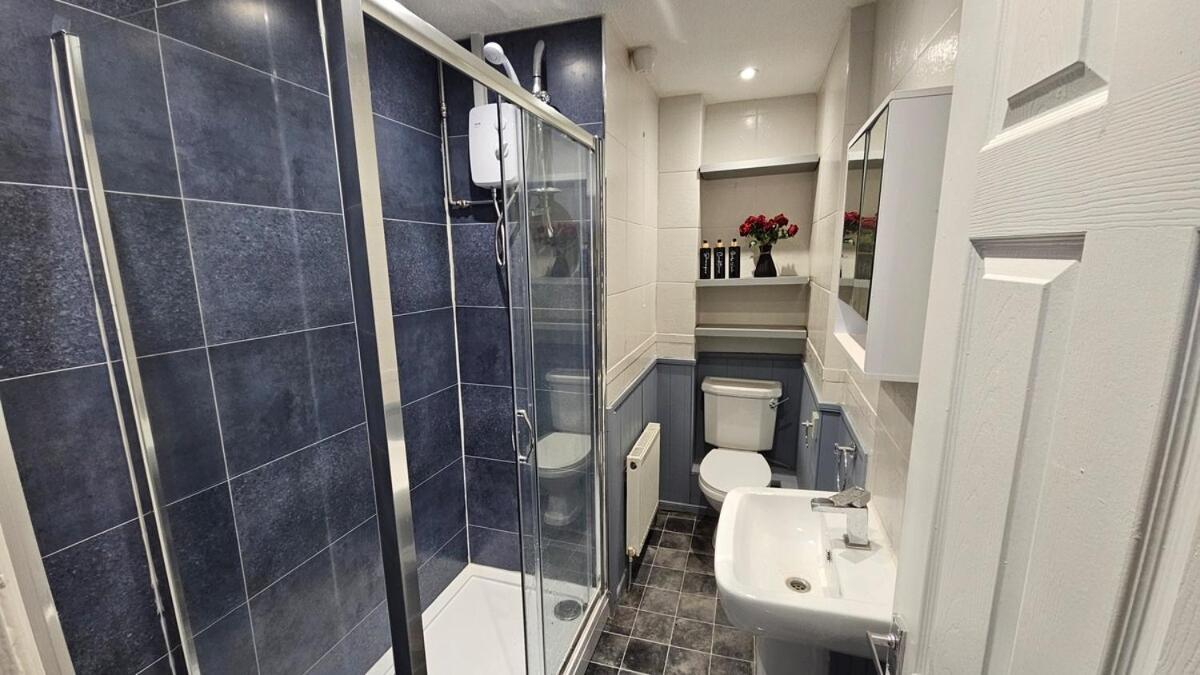 4 bedroom, 2 bathroom house