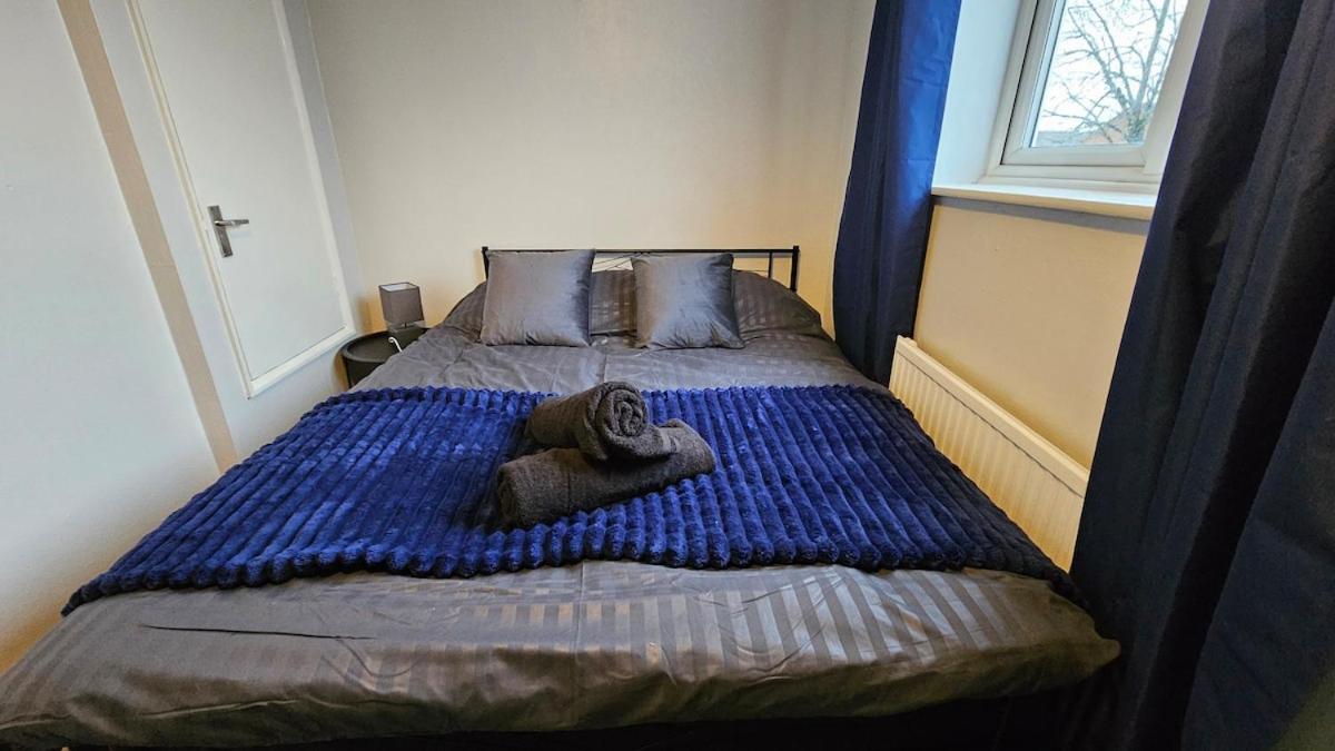 4 bedroom, 2 bathroom house