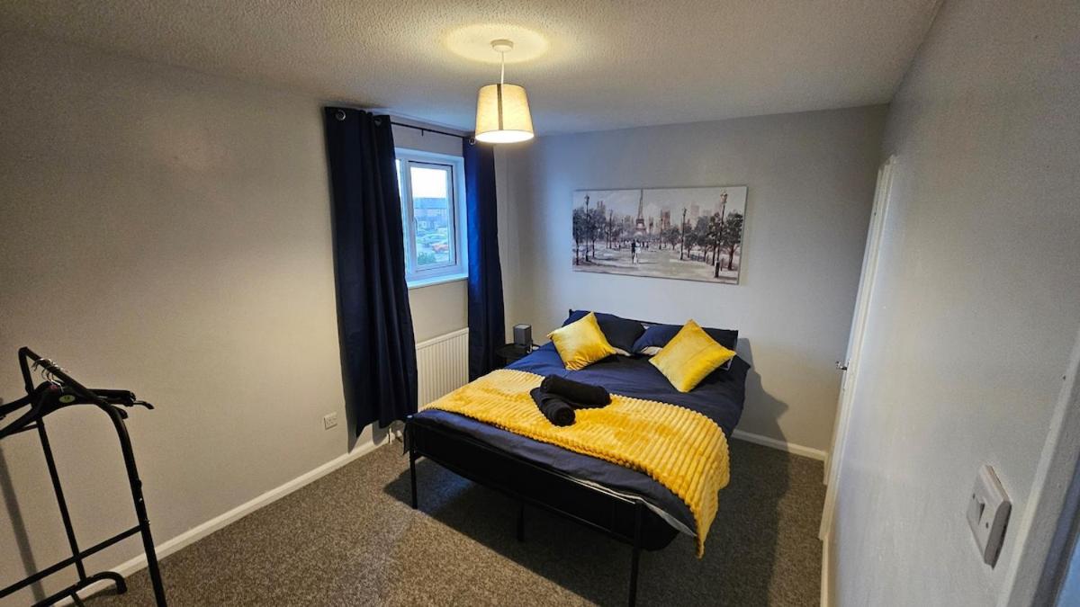 4 bedroom, 2 bathroom house