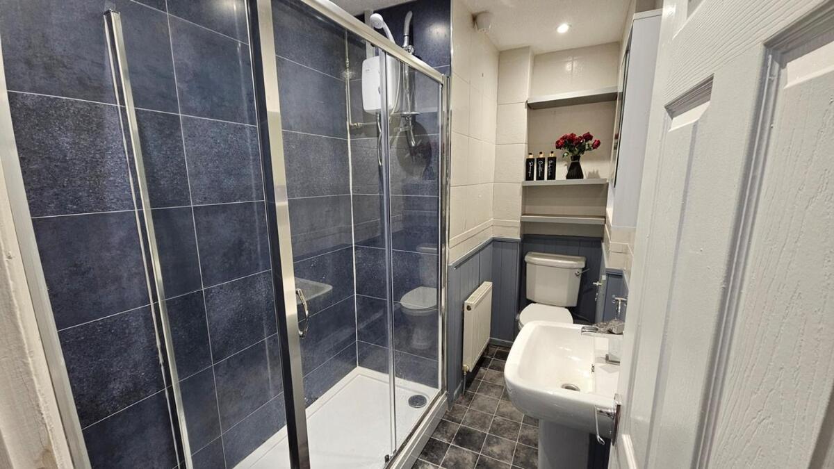 4 bedroom, 2 bathroom house