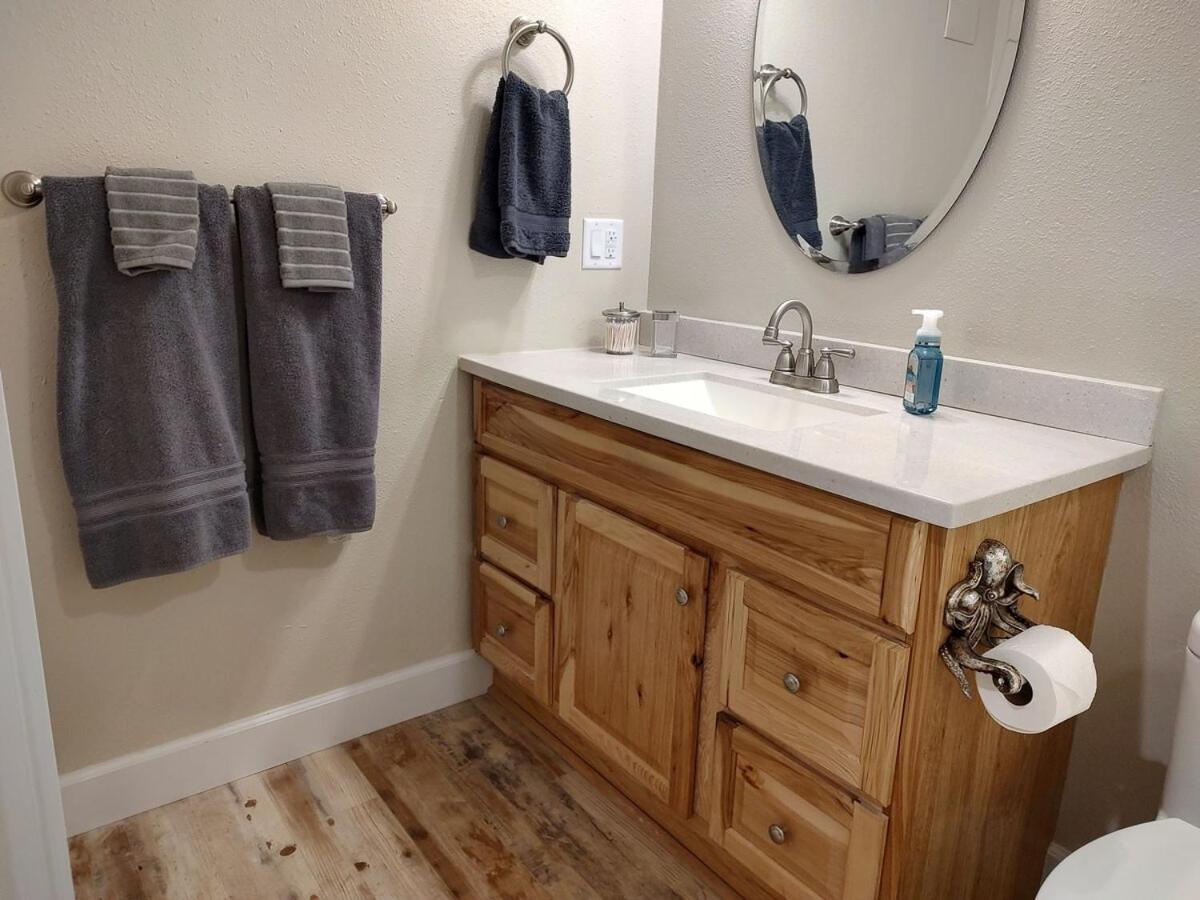 Cozy Harborside Condo, Florence