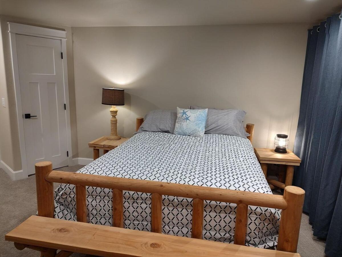 Cozy Harborside Condo, Florence