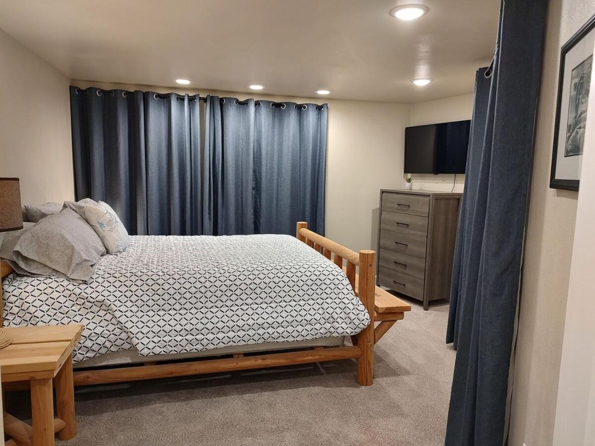 Cozy Harborside Condo, Florence