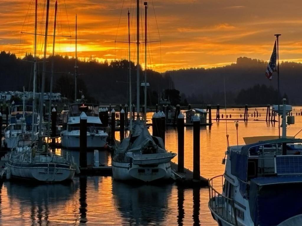 Cozy Harborside Condo, Florence