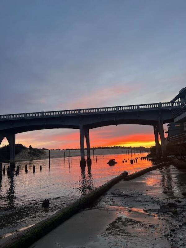 Cozy Harborside Condo, Florence