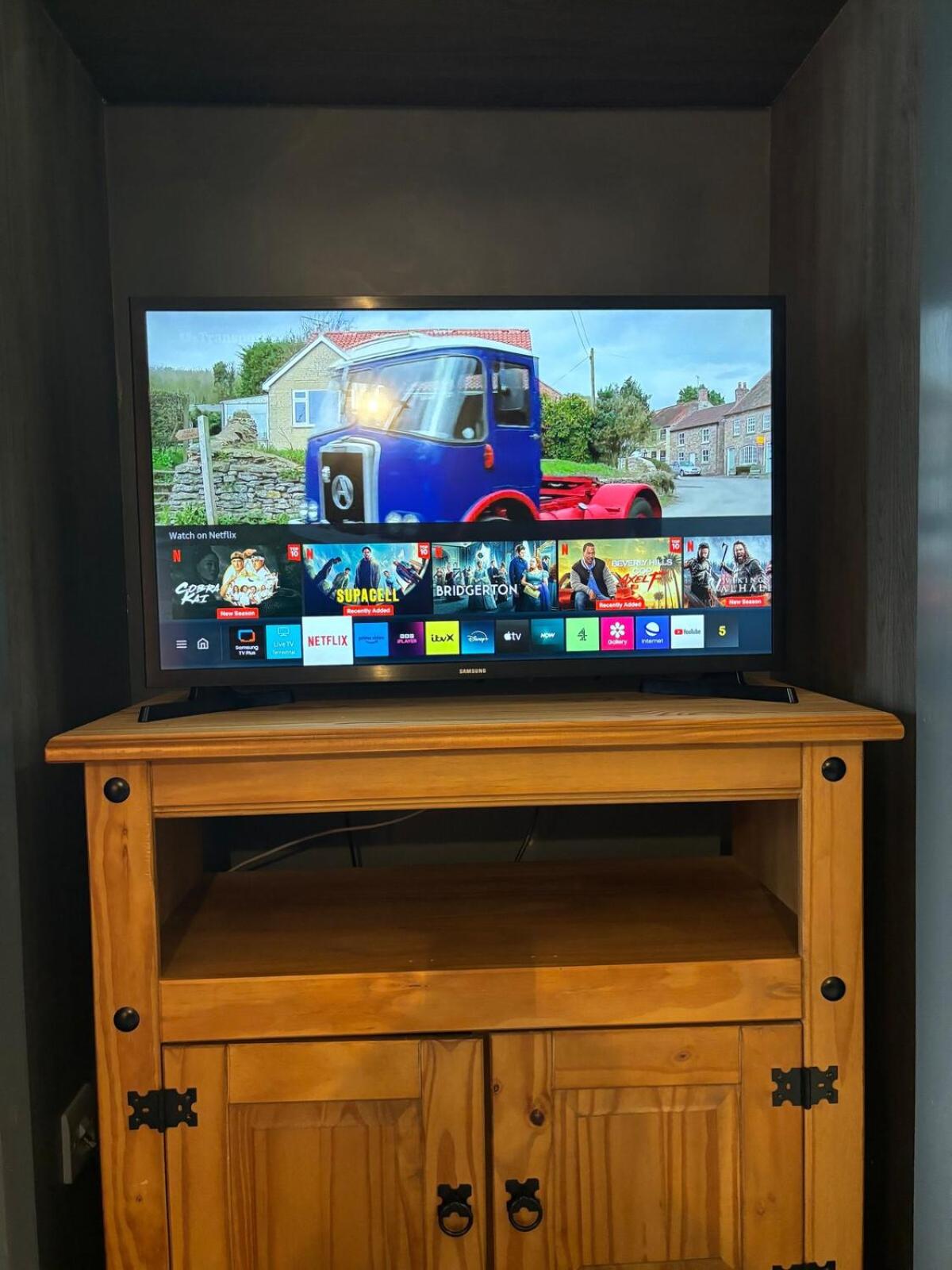 Communal lounge/ TV room