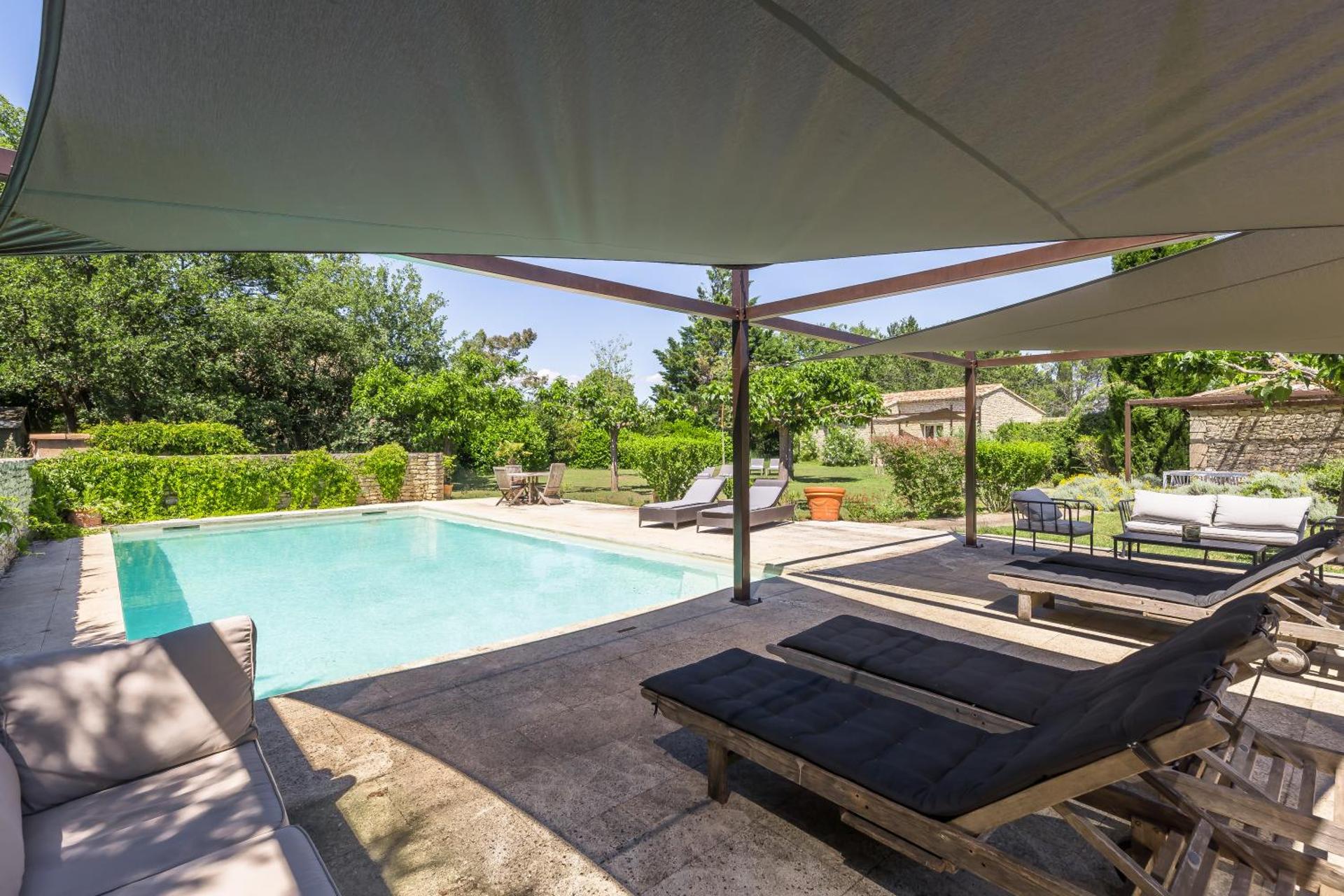 Mas Oréa Sous la glycine