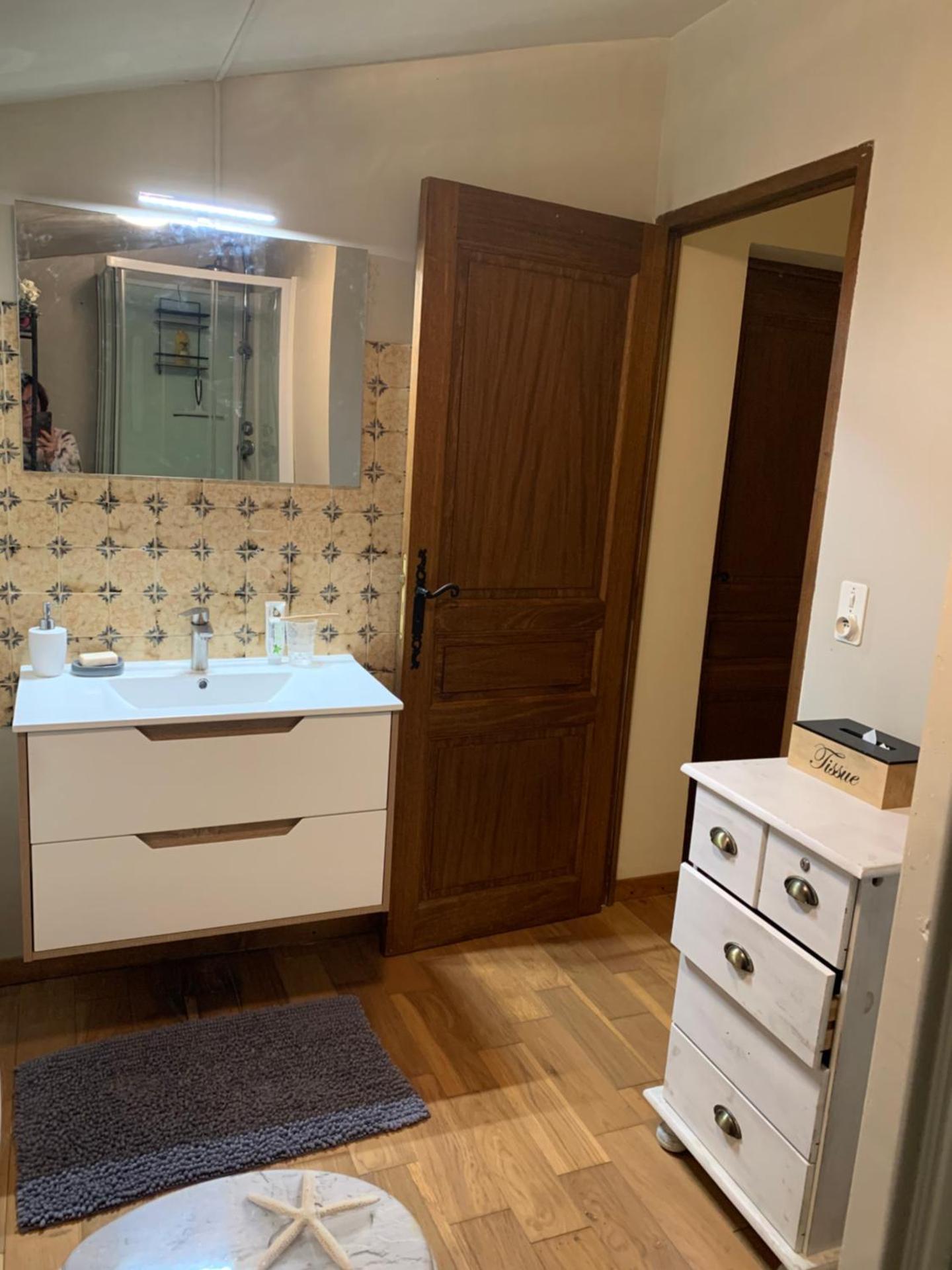 Chambre au calme dans maison avec vue