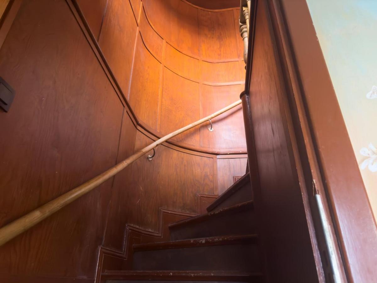 Trerummare med panoramautsikt och balkong i Visby innerstad