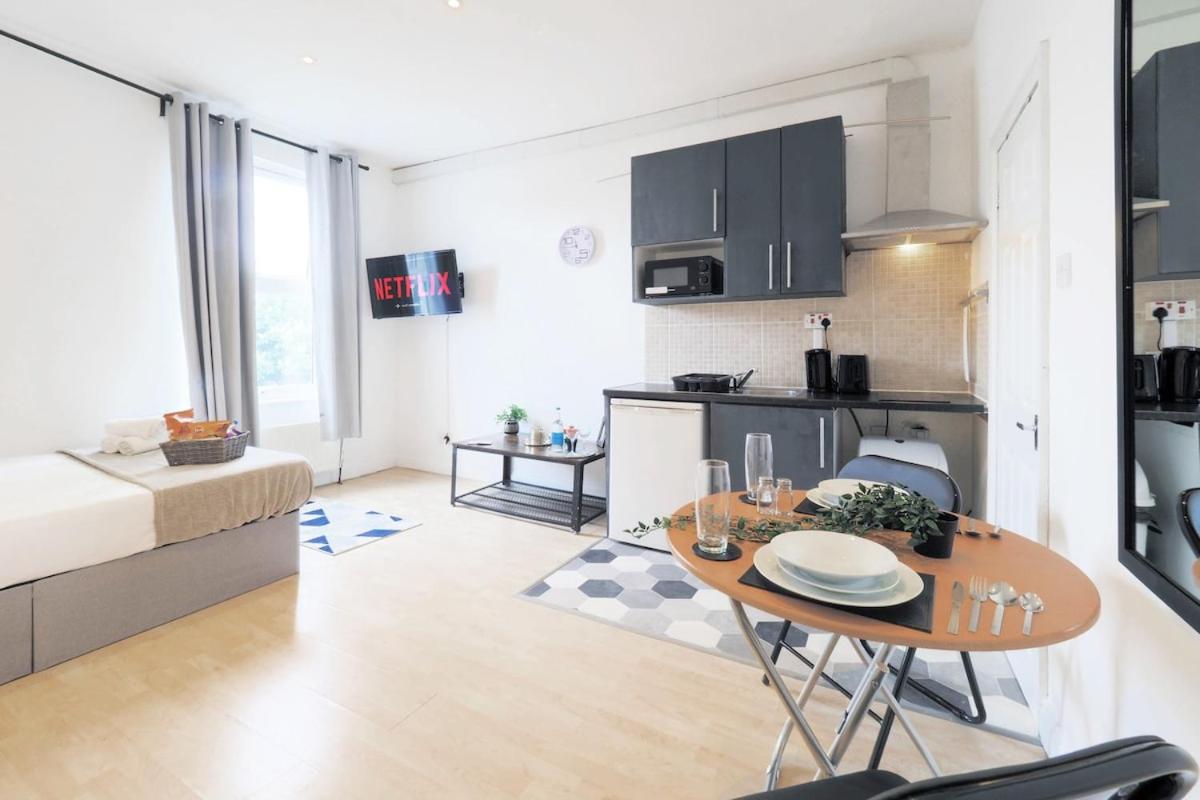 S4 Cozy Full Modern Studio In Kilburn With Kitchen