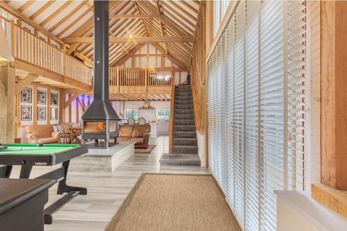 The Dairy Cottage with hot tub & pizza oven