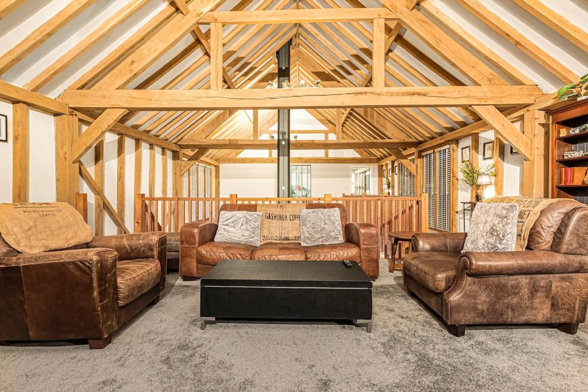 The Dairy Cottage with hot tub & pizza oven